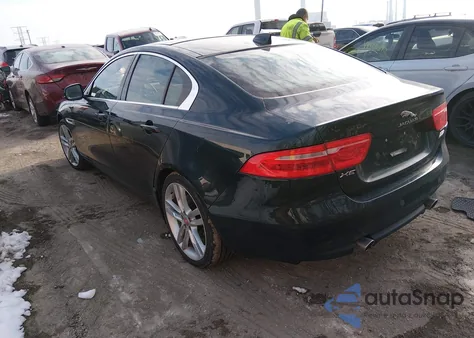 2017 Jaguar Xe 35T Prestige z USA, uszkodzony, nr VIN SAJAK4BV1HA972874